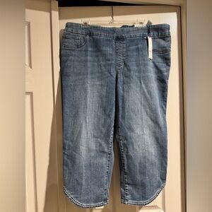 Chico's stretch Capri scalloped Jeans